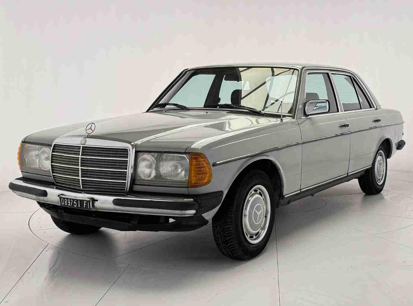 Mercedes-Benz - 200 - single owner - NO RESERVE - 1983